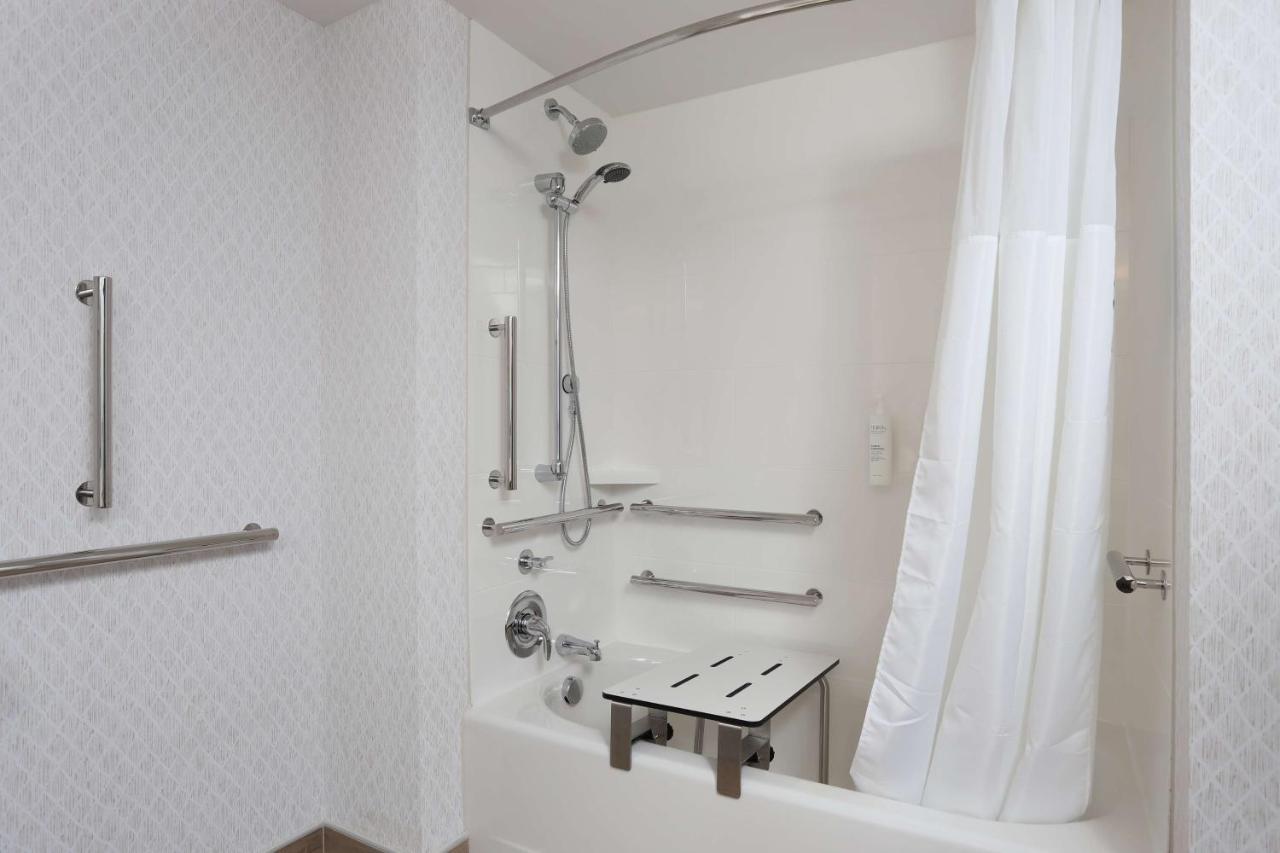 Hampton Inn & Suites Manistee, Mi Екстер'єр фото